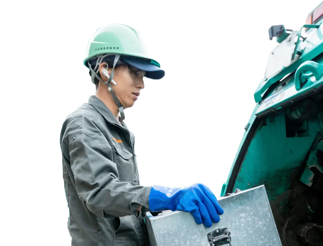 ごみ収集作業中の美濃環境保全社の社員