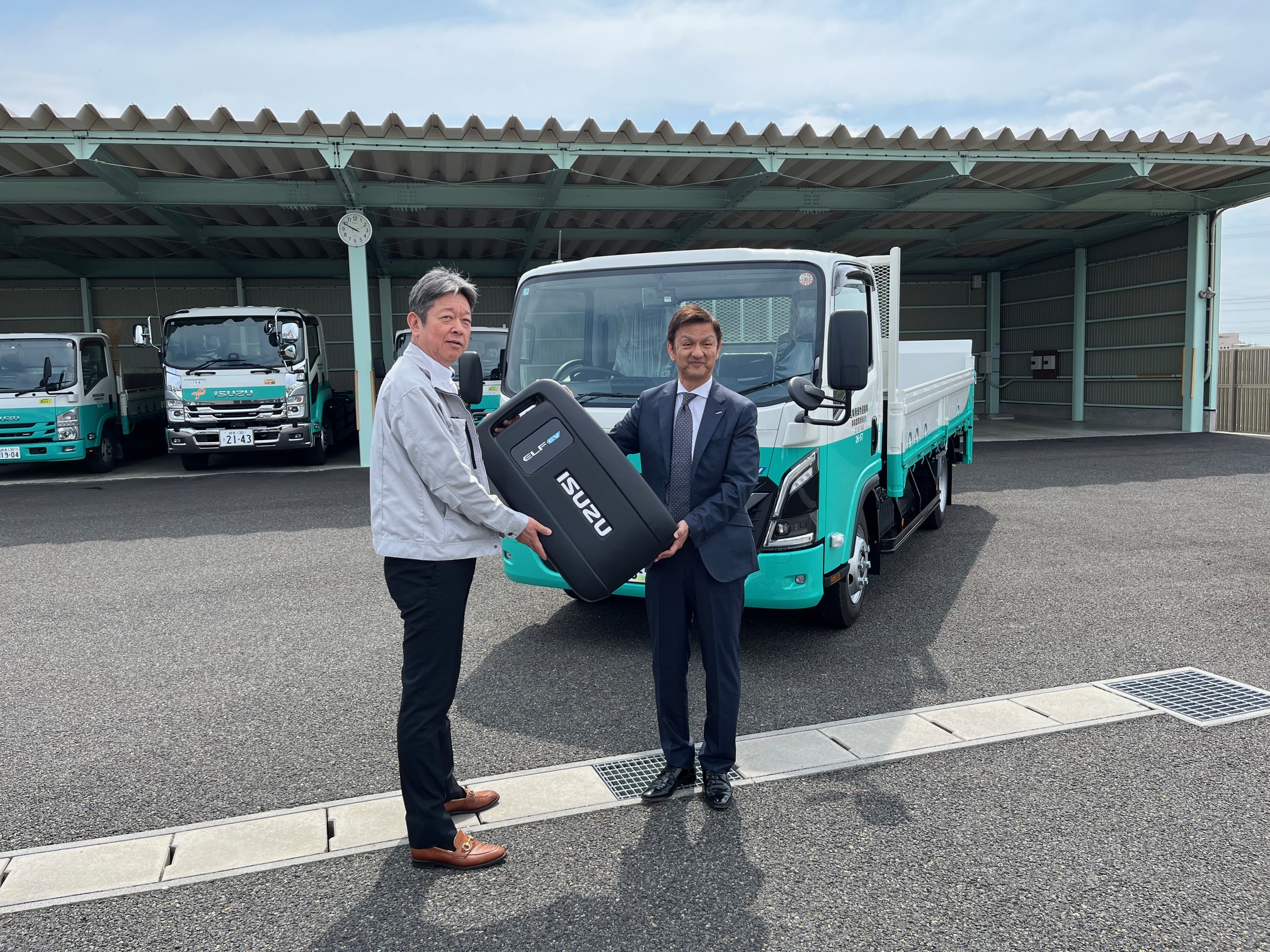 本日、初のEVトラックが納車されました